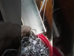 ISOの一つの支柱の革紐の金属によって電流を通される水路は腐食証拠を紐で縛る