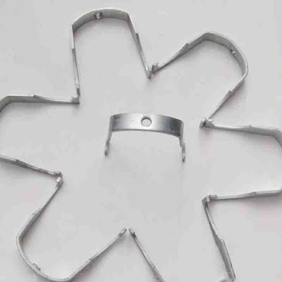 容易に傷つかない高力表面の上塗を施してある金属の支柱の水路クランプ